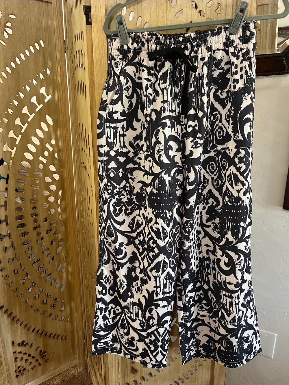 Wide Leg Black & off-White Printed Pull-On Pants